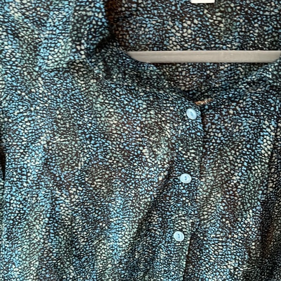 Last chance! Coldwater Creek petite no iron blouse lightweight with collar - Picture 3 of 8